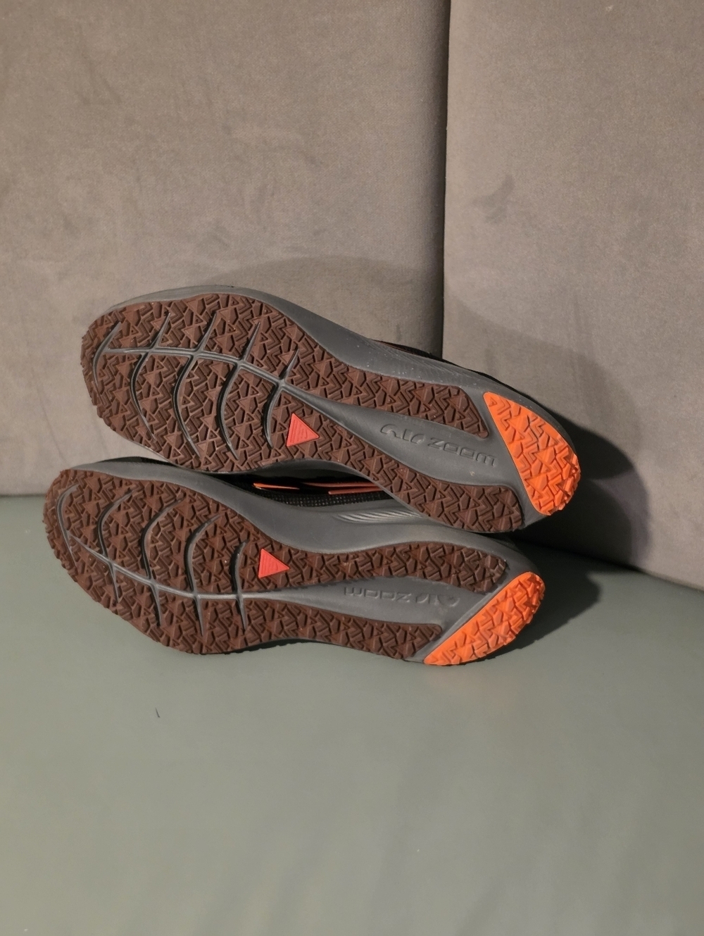 NIKE Winflo 8 Zoom Sield   Men’s Black Sneakers with Orange Accents Size 12. - Picture 7 of 15